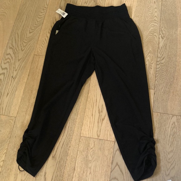 Babaton Black Capri pants!🌸 - Picture 1 of 7